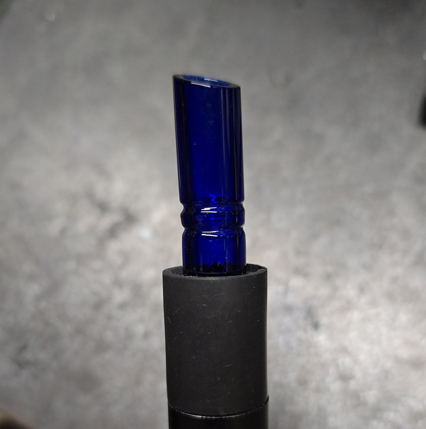 Cobalt Blue Straw Tip Pivot Spinner